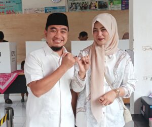 Bucin, Begini Suasana Robinsar dan Istri Saat Nyoblos di TPS 10