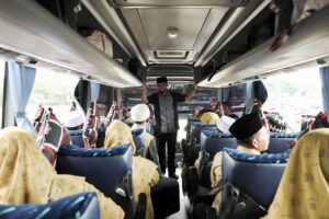 Fajar Hadi Prabowo Lepas Jemaah Umroh Gratis