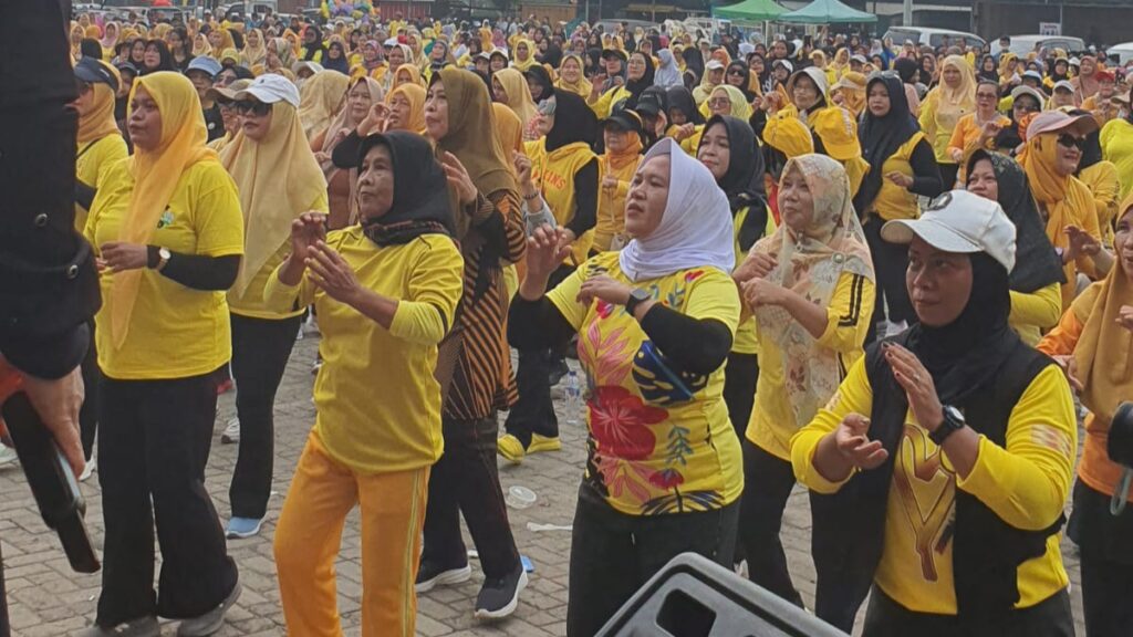 Senam Massal HUT ke-60 Golkar Cilegon, Yel-yel Tertuju pada Robinsar Fajar