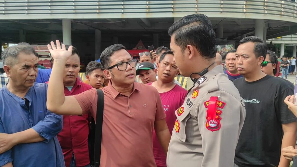 Calon Penumpang di Pelabuhan Merak Banten Ngamuk, Ini Penyebabnya