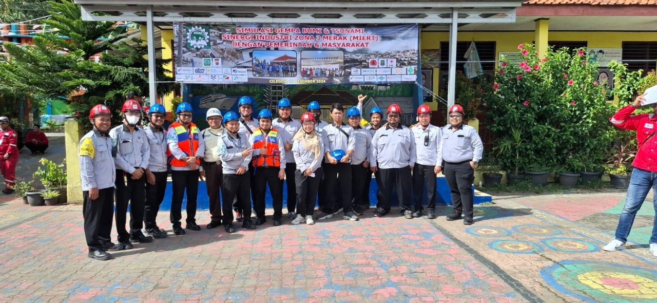 Perwakilan dari PT Statomer saat mengikuti simulasi tsunami dan gempa bumi pada Kamis 12 Desember 2023.