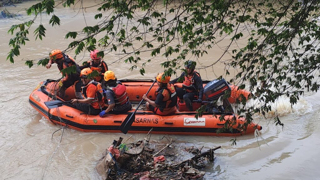 Main di Pinggir Sungai Berujung Petaka, Bocah 4 Tahun Hanyut di Cibanten