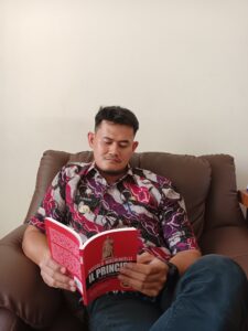 Tak Disangka! Rahasia Percaya Diri Lurah di Cilegon Banten Ini Ternyata Ada di Buku