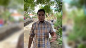 Pulang Umroh, Robinsar Langsung Turunkan Ekskavator ke Kali di Masigit Cilegon