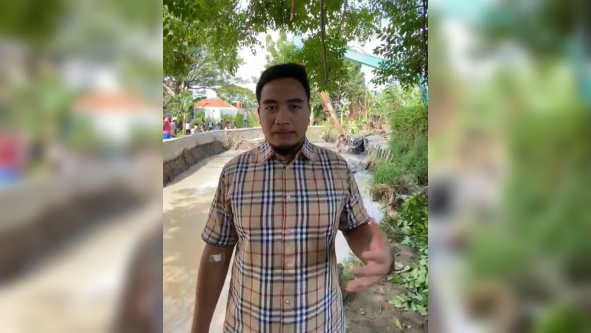 Walikota Cilegon Terpilih Robinsar saat menormalisasi kali Masigit