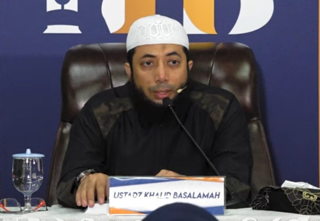 Ilustrasi Ustadz Khalid Basalamah saat berdakwah melalui Youtube Youtube Lentera Islam