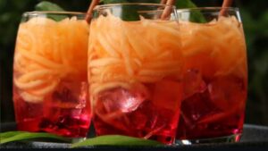 Segarnya Es Blewah, Takjil Favorit yang Selalu Laris di Ramadan