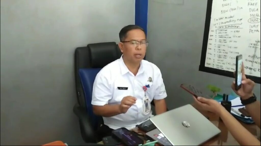 Kepala Dishub Kota Cilegon Heri Suheri memberikan keterangan pers.