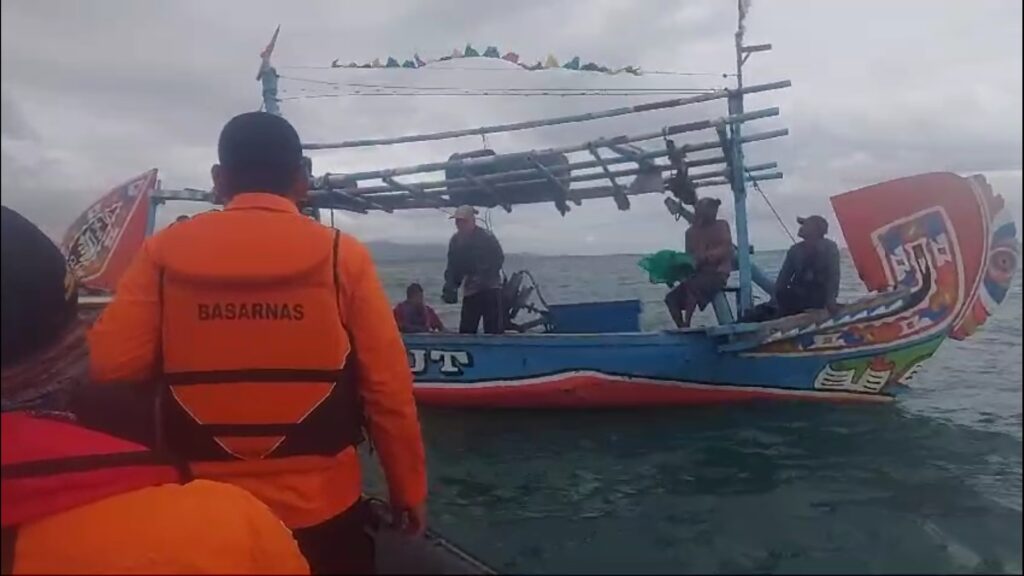 Dramatis! Kapal Mati Mesin di Tengah Laut, 6 Nelayan Berjuang hingga Diselamatkan