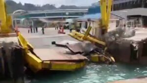 BREAKING NEWS: Kapal Portlink III Tabrak Dermaga 6 Eksekutif Merak, Jelang Mudik Lebaran
