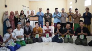 Menggetarkan Hati! Krakatau Posco Wakafkan Ribuan Al-Qur’an