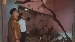 Rumah Warga Lansia di Citangkil Roboh