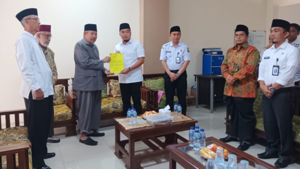 Gebrakan 100 Hari Kerja Robinsar-Fajar,  Masjid Agung dan Islamic Center Diambil Alih untuk Umat