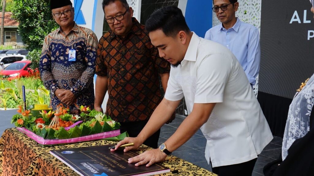 Wali Kota Cilegon membuka Al Azhar Expo 2025 dan meresmikan Open Theater sebagai simbol lahirnya generasi emas Kota Baja.
