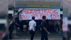 Rp2 Miliar Diduga Raib! Mahasiswa Desak Kadis PUPR Lebak Mundur dan Diperiksa BPK