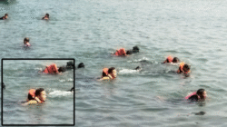 Wali Kota Cilegon Robinsar Nyemplung ke Laut Merak, Ada Apa?