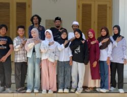 Rizal Arif Baihaqi Lepas Teater Ngederes Cibanten: ‘Berangkatlah Membawa Sejarah dan Kebanggaan Kota Cilegon!’